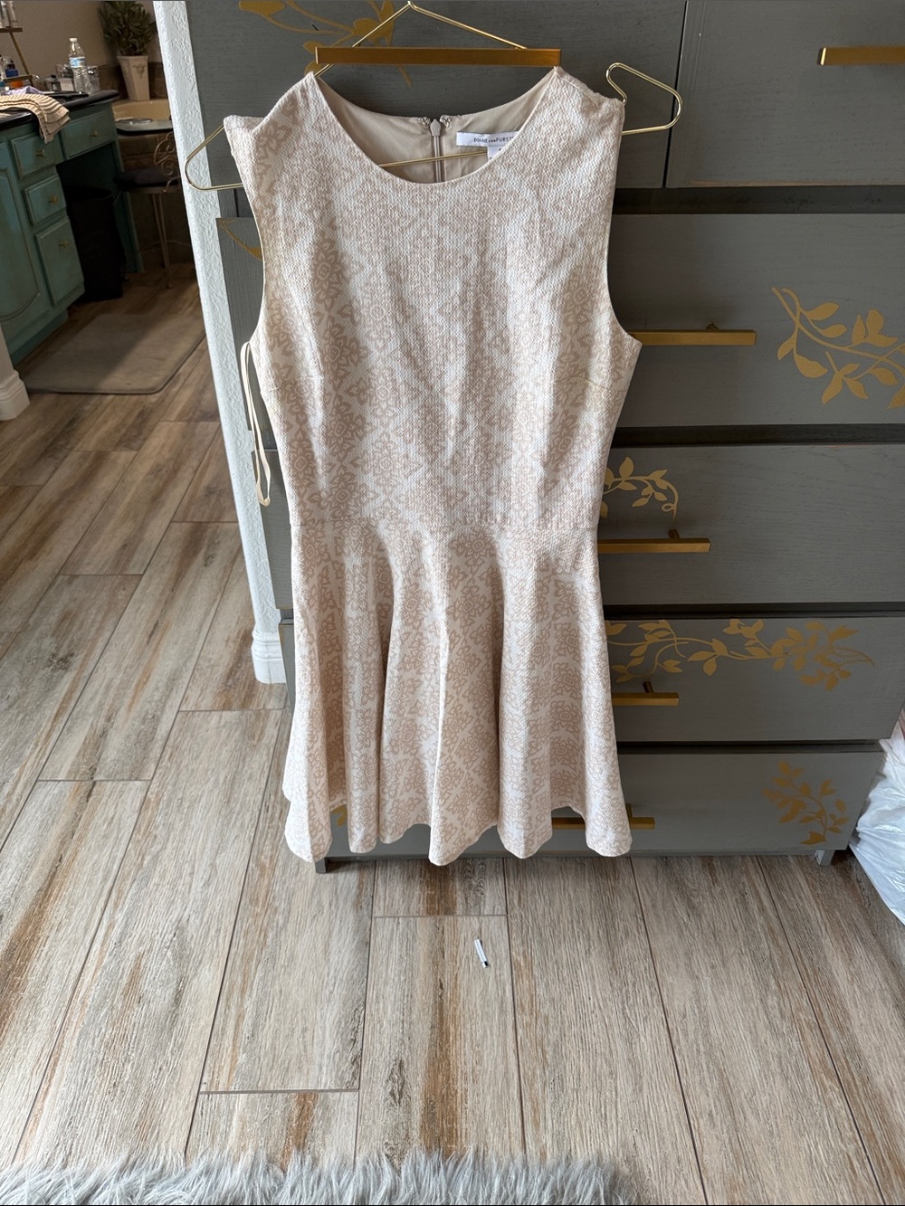 Diane Von Furstenberg Beige-Cream Textured Sleeveless Fit-and-Flare Dress